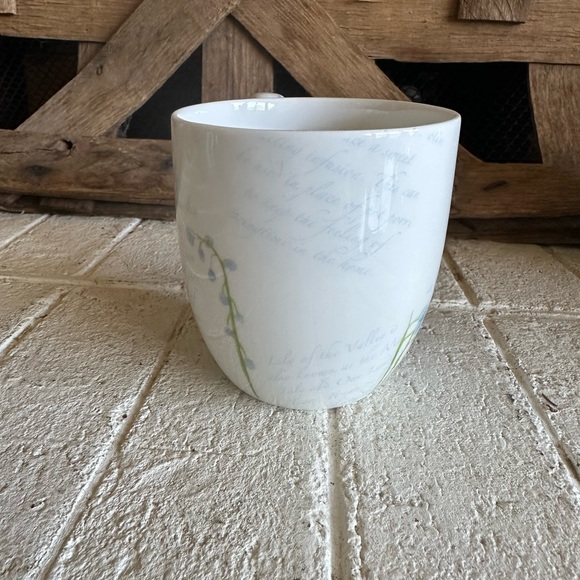 Lily of The Valley Bone China mug made in England - Picture 3 of 8